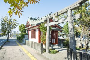 鳥居の見える外観