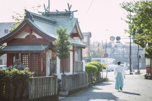 大通り沿いのお社