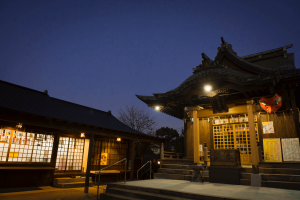 夜の別所琴平神社拝殿